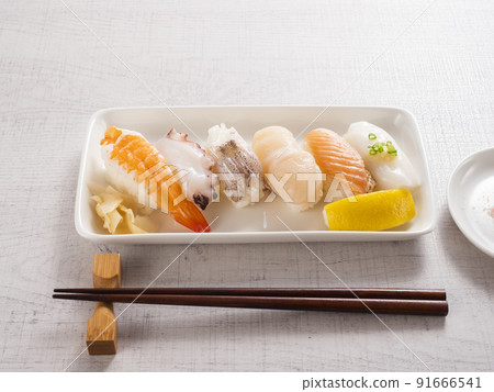 Nigiri sushi to eat with salt lemon Nigiri sushi to eat with salt lemon 91666541