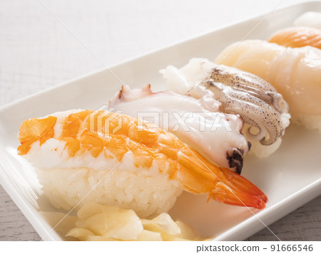 Nigiri sushi to eat with salt lemon Nigiri sushi to eat with salt lemon 91666546