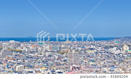[Overlooking Niihama City from Takinomiya Park Daiichi Observatory] (High resolution version) Nishinodoicho, Niihama City, Ehime Prefecture 91669204
