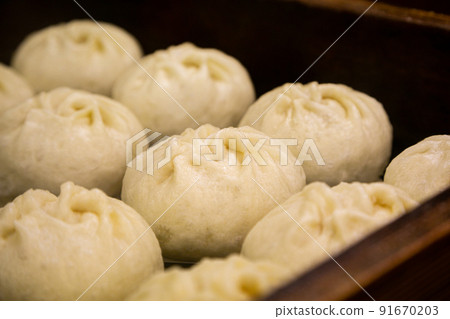Delicious pork buns that are very popular in Osaka 91670203