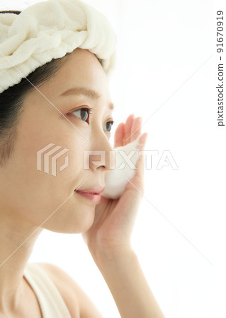 婦女面部清潔 91670919