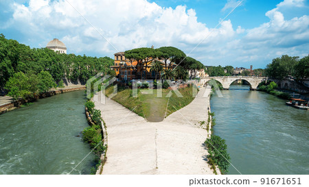 View of The Tiber Island in Rome, Italy View of The Tiber Island in Rome, Italy 91671651