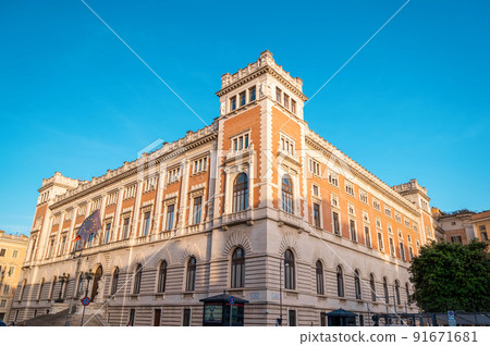 Street scape of the centre of Rome, Italy 91671681