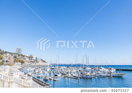 Atami Water Park and Marina in fine weather, Atami City, Shizuoka Prefecture 91673327