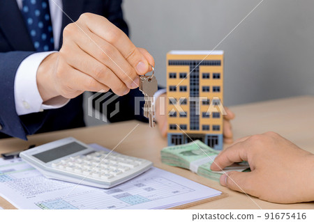 real estate contract hand motion_hands out keys after the contract of the house real estate contract hand motion_hands out keys after the contract of the house 91675416