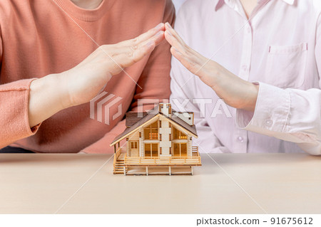 real estate contract hand motion_newlyweds, miniature mini model house 91675612