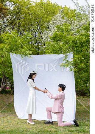 Korean Asian couple self small wedding concept in spring_propose 91676088