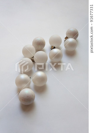 Christmas baubles garland composition isolated on white background 91677331