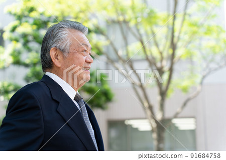 戶外商人老人 戶外商人老人 91684758