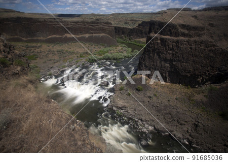 Flowing valley scenery Flowing valley scenery 91685036