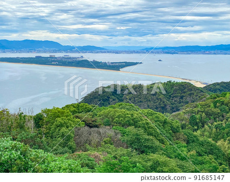 從福岡市鹿島的潮見公園天文台看到的海之中道 從福岡市鹿島的潮見公園天文台看到的海之中道 91685147