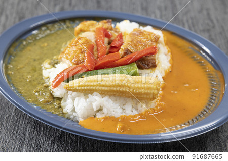 香辣可口的咖哩飯盒飯 91687665