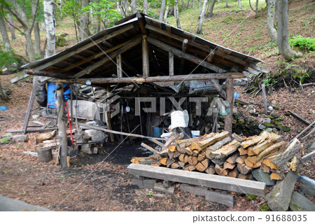 [Shimotakai District, Nagano Prefecture] Charcoal-grilled cattail in a charcoal-grilled hut in Shiga Kogen 91688035