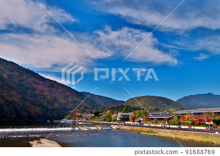The climax of autumn colors in Arashiyama from Togetsukyo 91688769