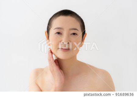 Portrait of a shaved middle-aged woman Portrait of a shaved middle-aged woman 91689636