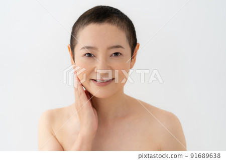Portrait of a shaved middle-aged woman Portrait of a shaved middle-aged woman 91689638