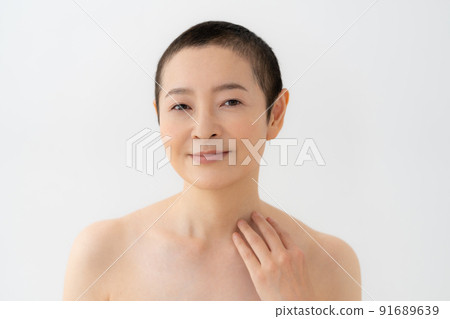 Portrait of a shaved middle-aged woman 91689639
