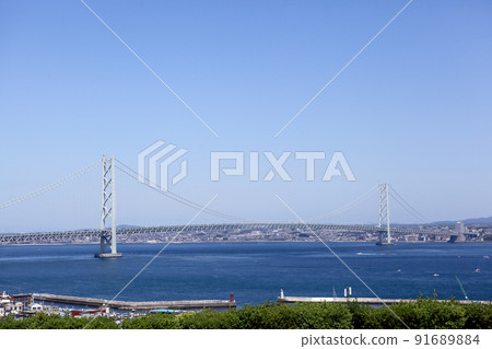 Akashi Kaikyo Bridge 91689884