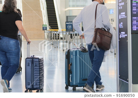 Haneda Airport Departure Lobby Tourists Haneda Airport Departure Lobby Tourists 91690050