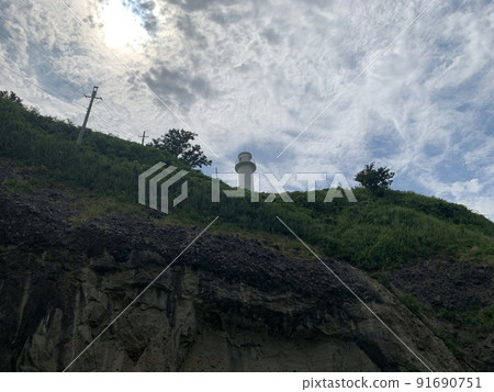 角田岬燈塔和藍天 91690751