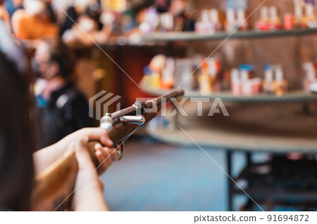 交易會的射擊夏季節日 91694872