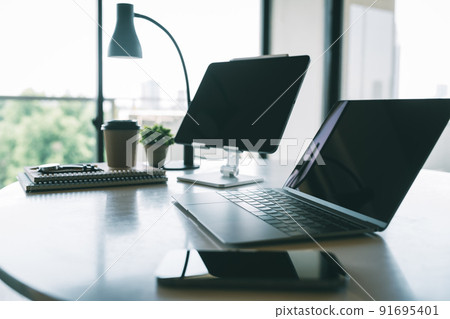 laptop, using laptop, pc 91695401