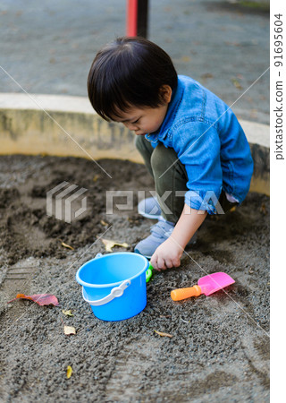 Kids snap 91695604