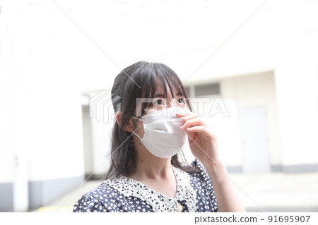 戴著面具的女人 戴著面具的女人 91695907