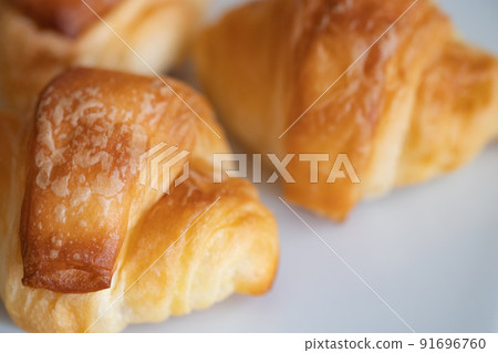 Breakfast mini croissant 91696760