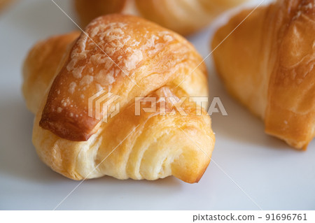 Breakfast mini croissant 91696761