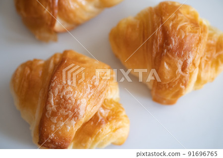 Breakfast mini croissant 91696765