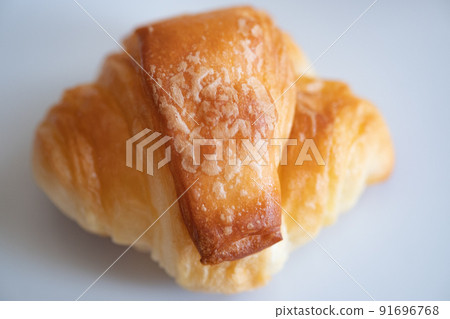 Breakfast mini croissant 91696768