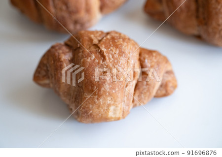 Breakfast mini chocolate croissant 91696876