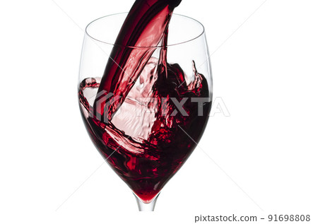 Splashing red wine 91698808
