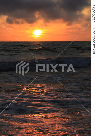 epic sunset on the beach 91700358