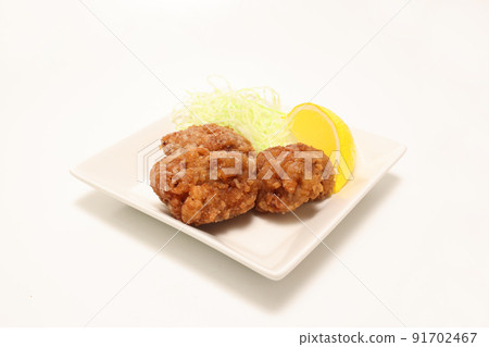 白盤上的炸雞 91702467