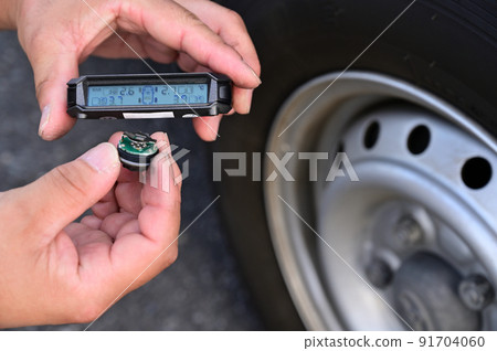Inspection of tire pressure monitor Car camper Inspection of tire pressure monitor Car camper 91704060