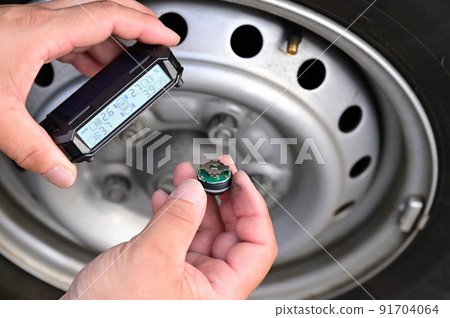Inspection of tire pressure monitor Car camper Inspection of tire pressure monitor Car camper 91704064