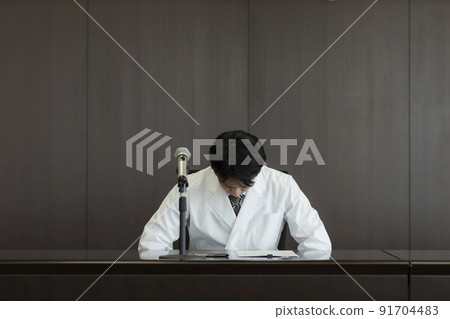 白大褂男醫生召開道歉新聞發布會 91704483