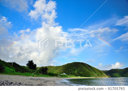 奄美大島：雨後的藍天和彩虹 91705765