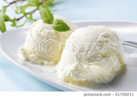冰涼美味的香草冰淇淋 91708011