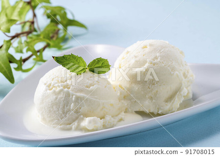 Cold and delicious vanilla ice cream 91708015