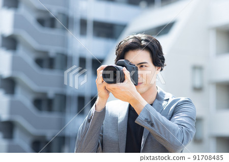 攝影師在戶外拍攝 91708485