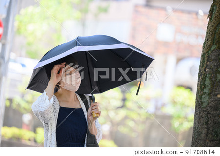 Woman with a parasol 91708614