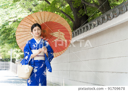 走在京都市的和服婦女 91709678