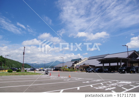 岩手路站路站在陽光明媚的日子遠野風之岡天空回來 岩手路站路站在陽光明媚的日子遠野風之岡天空回來 91711728