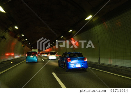 Image of traffic congestion in a highway tunnel 91711914