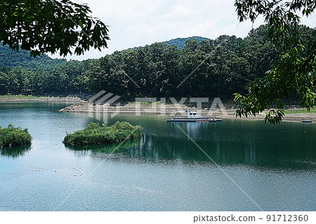 beautiful scenery of daecheong lake 91712360