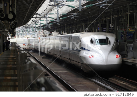 Tokaido Shinkansen N700S series (Shin-Osaka station) Tokaido Shinkansen N700S series (Shin-Osaka station) 91712849