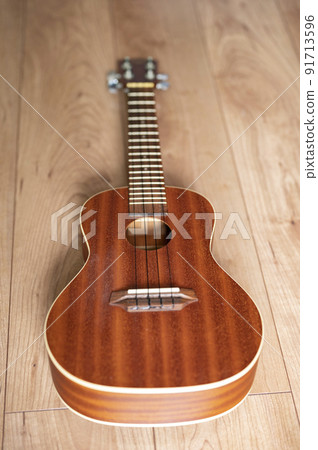 Concert ukulele 91713596